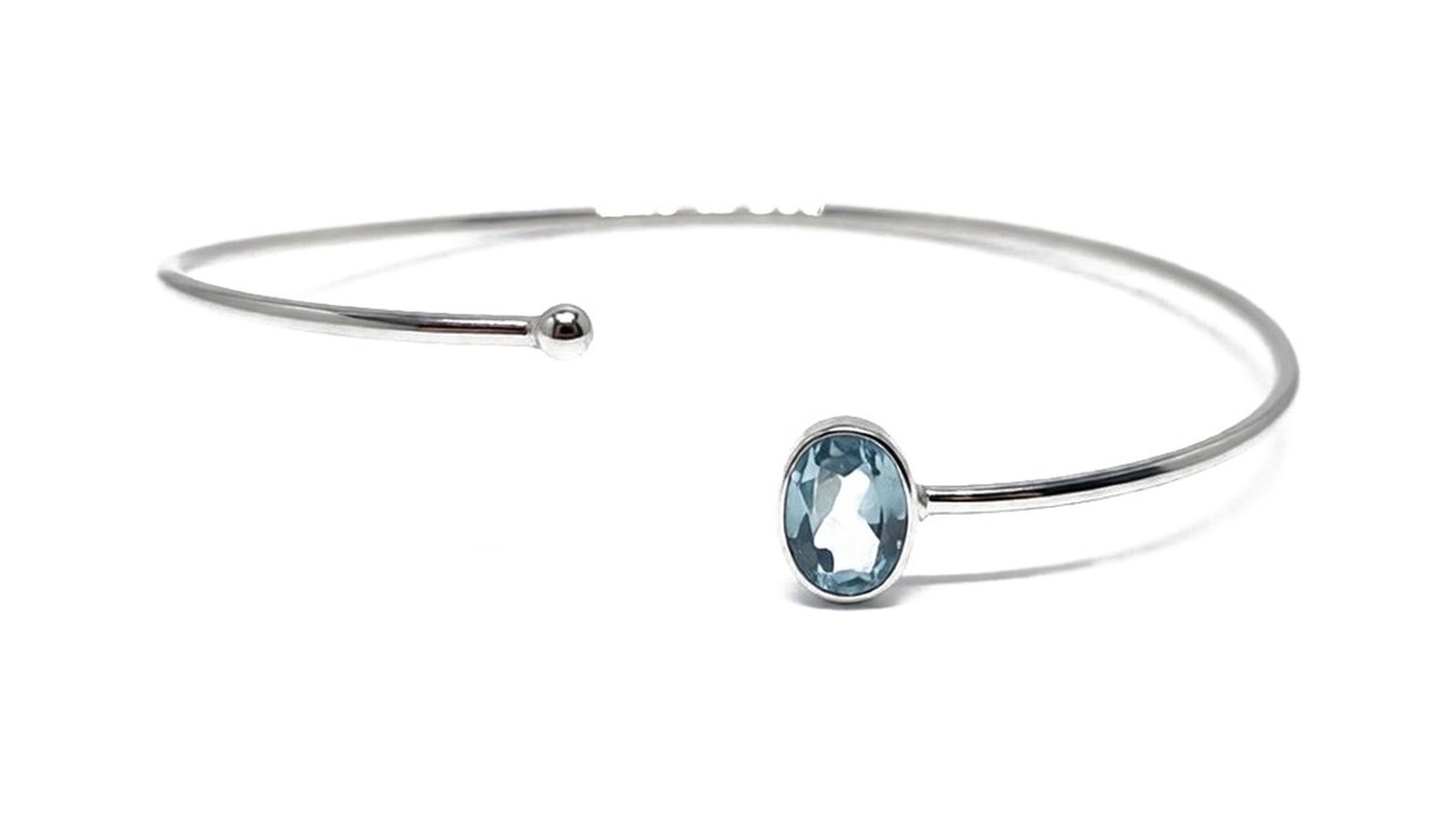 Bracelete fino em prata 950 com topázio azul oval em cravação bezel lateral e ponta polida