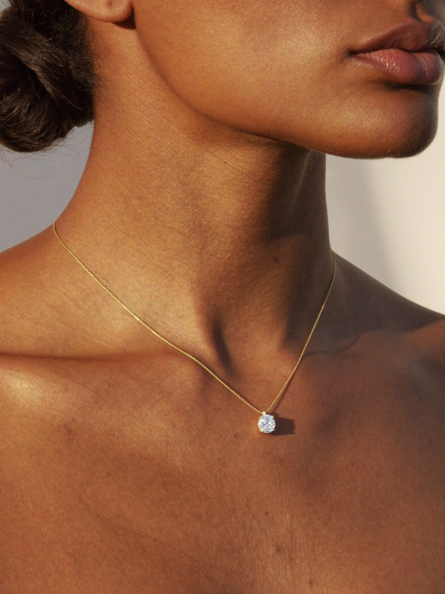 Colar Solitário Pendente JLópez · diamante em corrente veneziana de ouro 18k